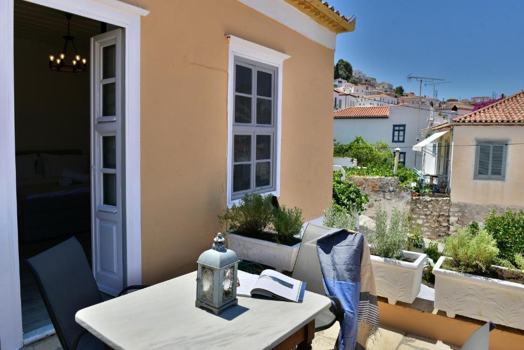 Hydra Art Suites photo