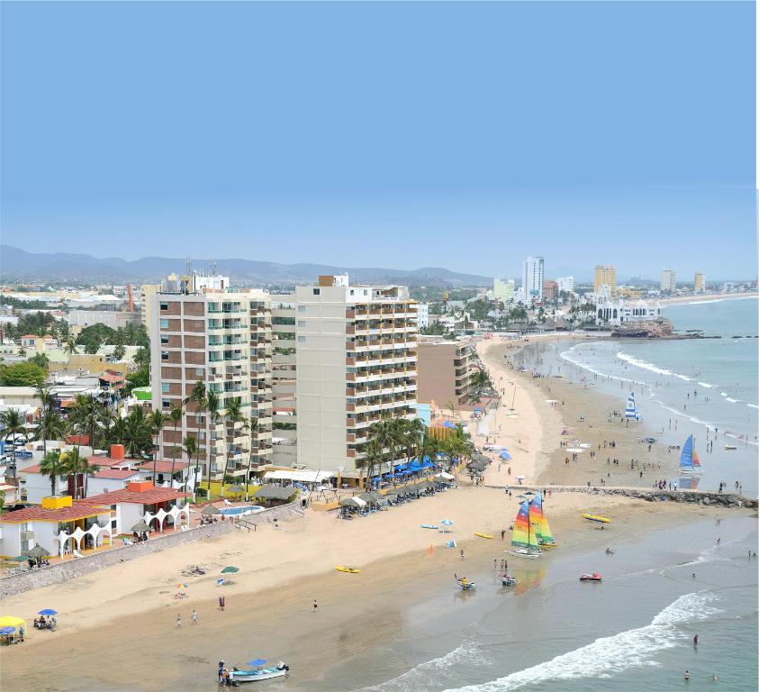 Las Flores Beach Resort photo