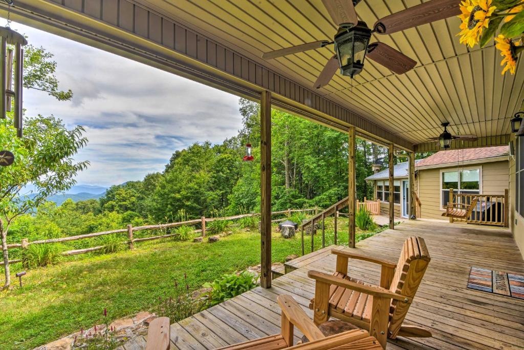 Luxury Mountain Home with Large Outdoor Fire Pit in Cullowhee (NC
