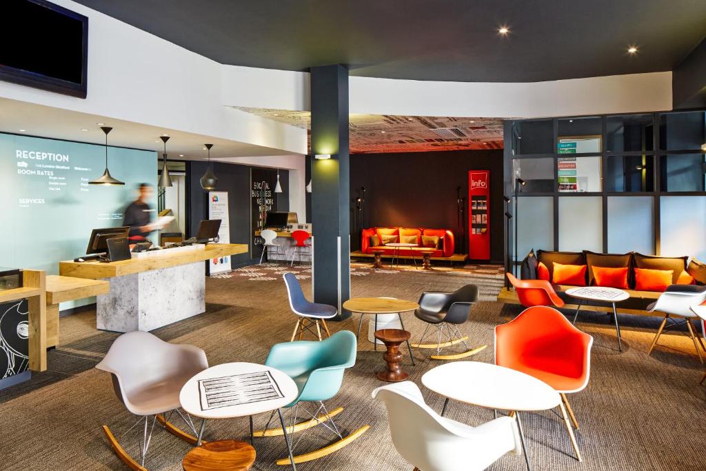 イビス ロンドン ストラトフォード (ibis London Stratford) フロント・ロビー