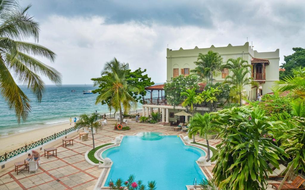 Swimming pool