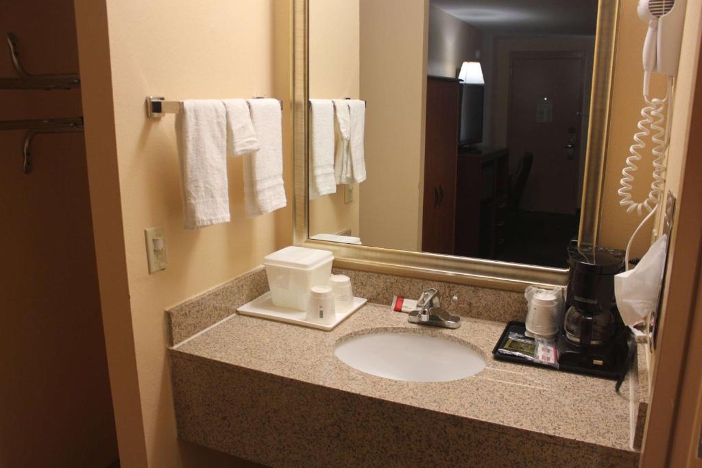 Super 8 By Wyndham Laurel photo