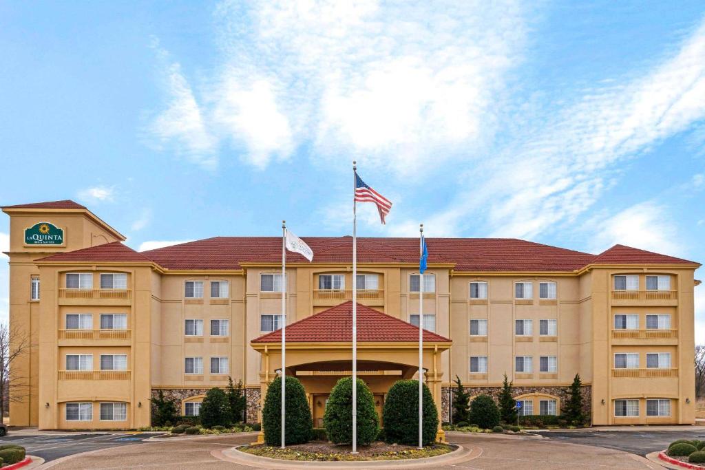 La Quinta Inn & Suites by Wyndham Stillwater-University Area photo