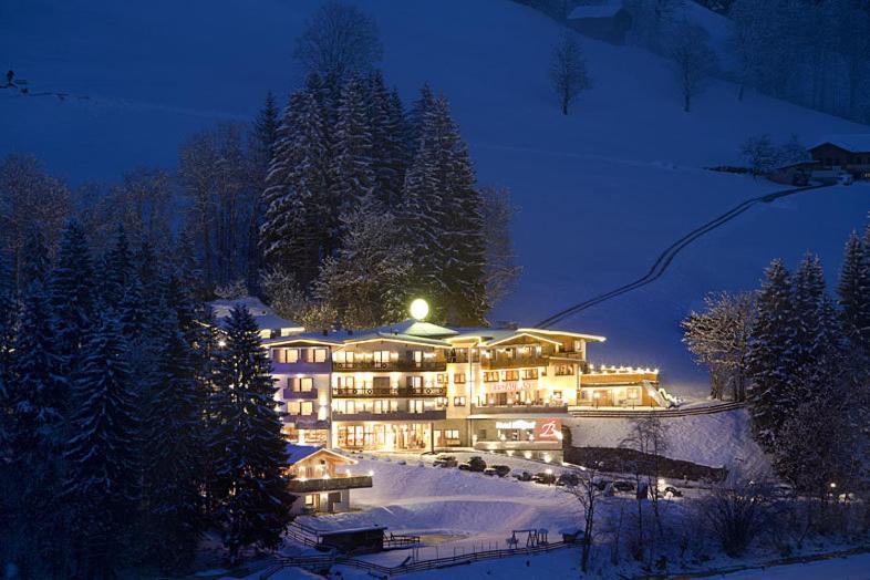 Hotel Berghof — Hotel in Soll