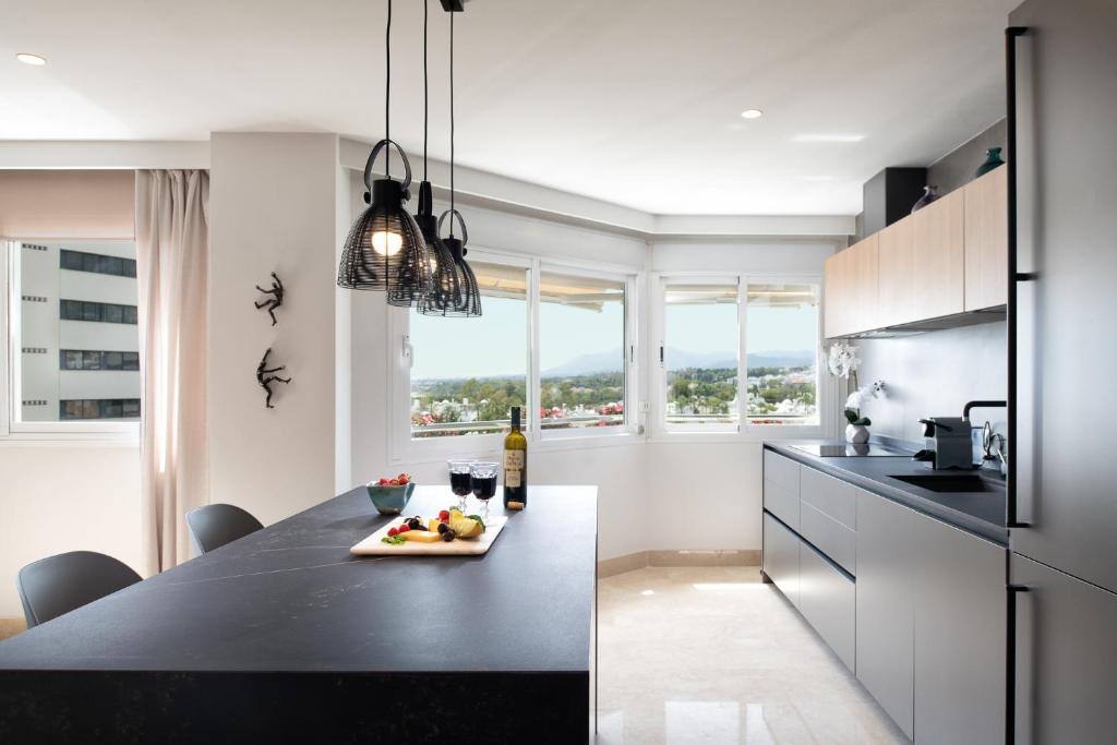 MARBELLA CITY BEACHFRONT WITH SEA VIEW - 5