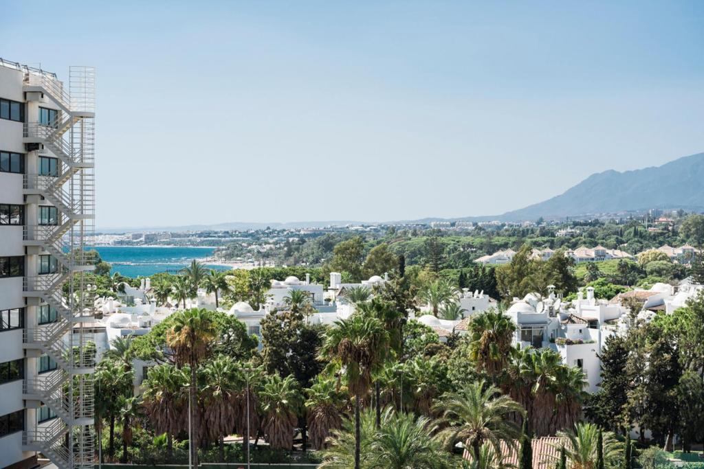 MARBELLA CITY BEACHFRONT WITH SEA VIEW - 2