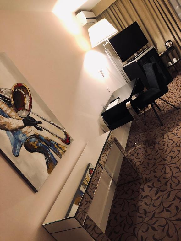 Shared lounge/TV area