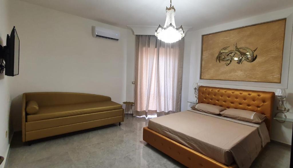 GOLD SUITE - 4