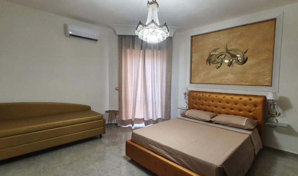 GOLD SUITE - 2