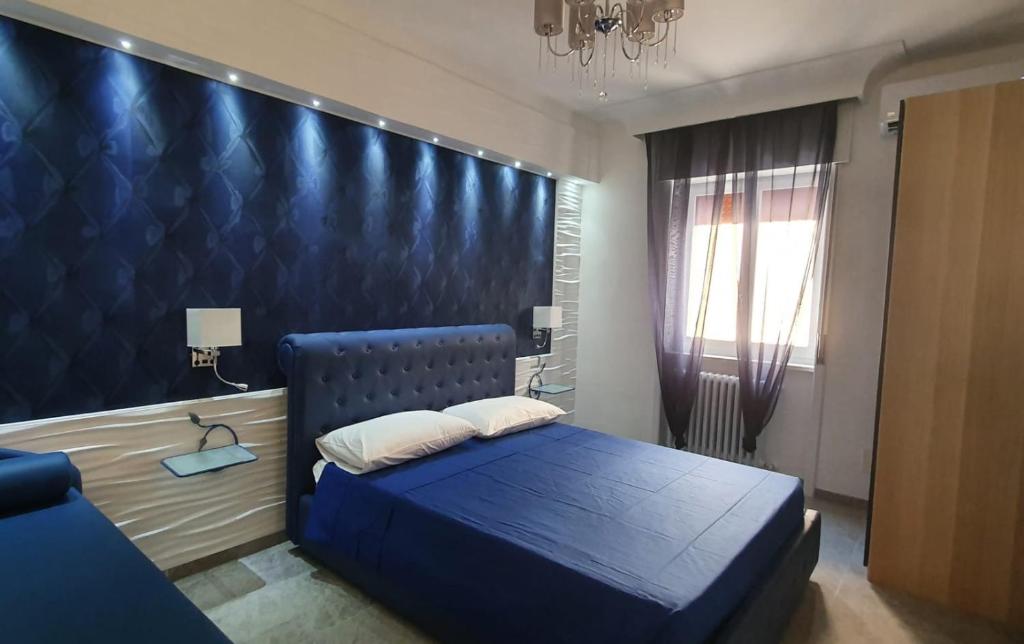 BLUE SUITE - 3