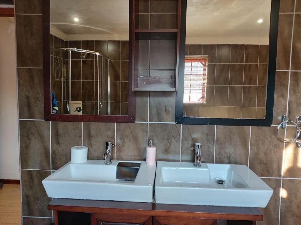 Ikhutseng guesthouse and spa photo