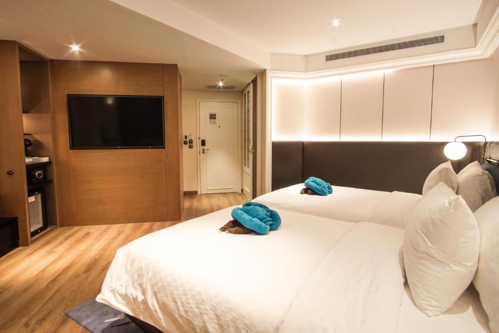 Shared lounge/TV area