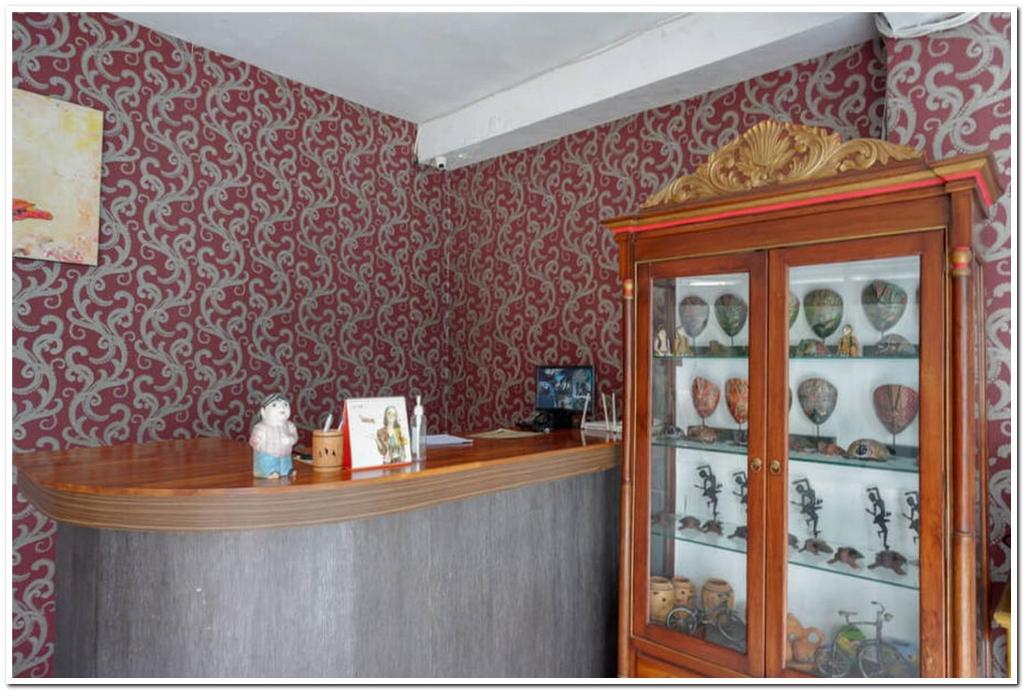 フロント・ロビー