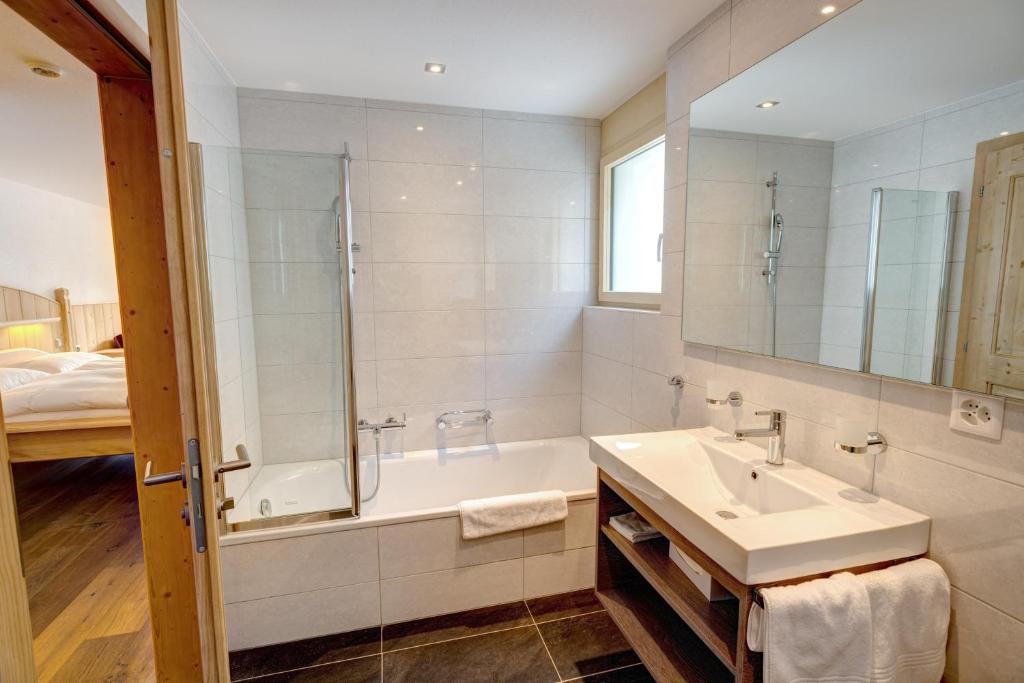 Hotel City photo