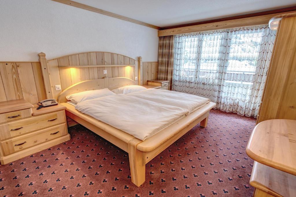 Hotel City photo