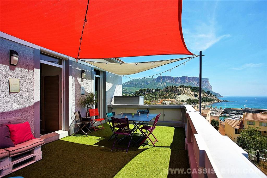 Cassis Apartments for Rent, France price from 11 of Hotels