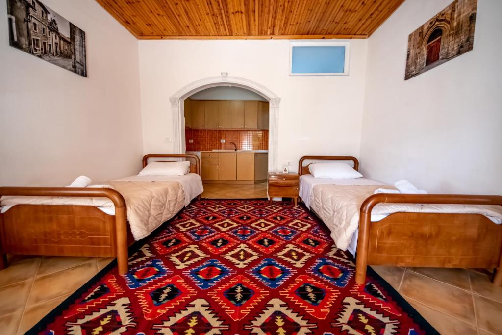 Guest House Garden — Hotel in Gjirokaster