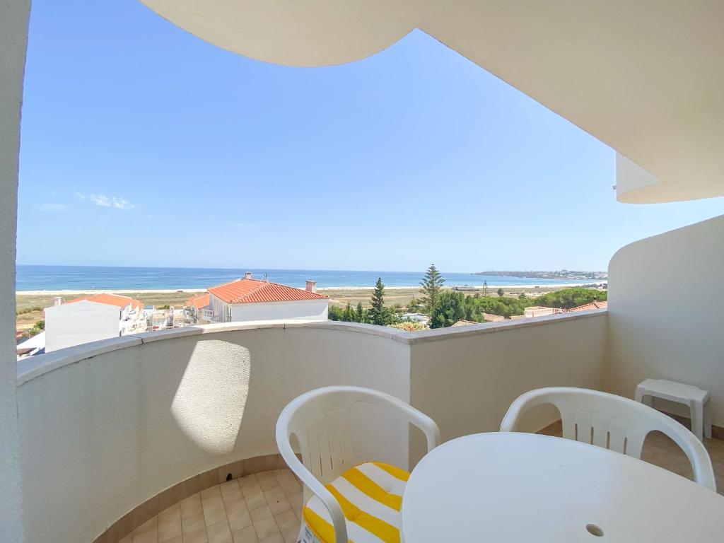 Tranquility and Sea View at Meia Praia #1867, Lagos