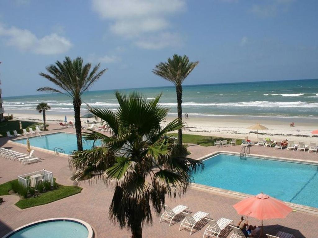 Sandpiper 305 by Ocean Properties, New Smyrna Beach