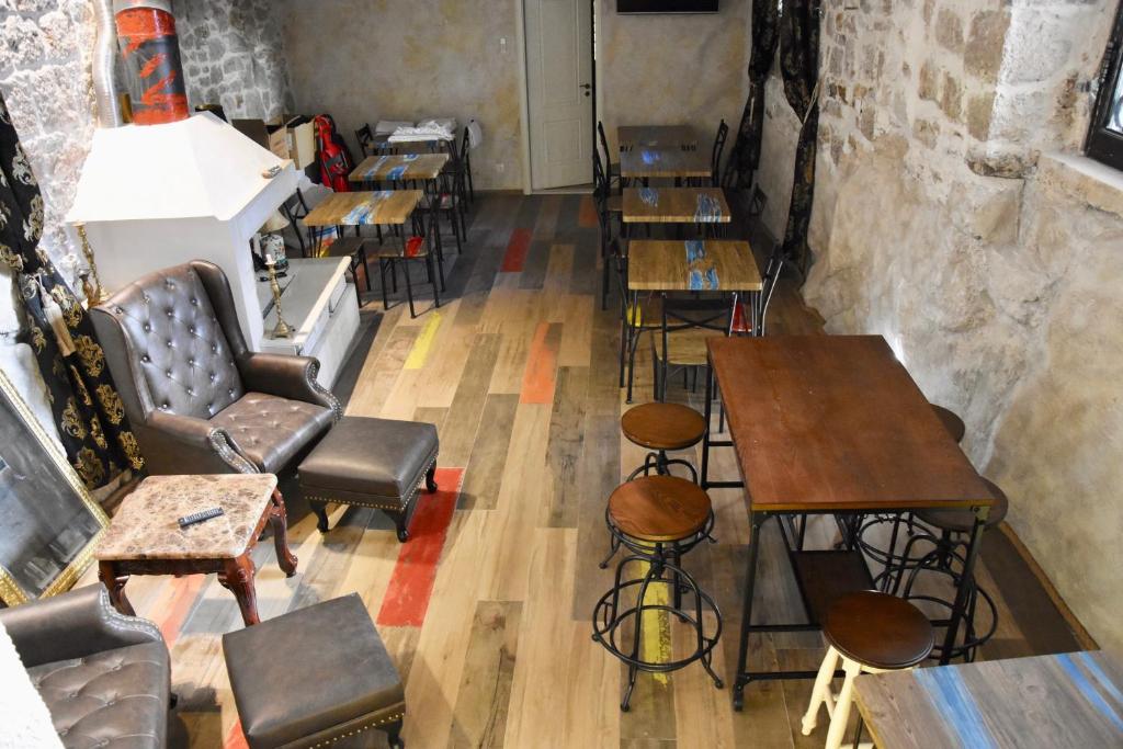 Historic Plaza Varos Split - Dining image