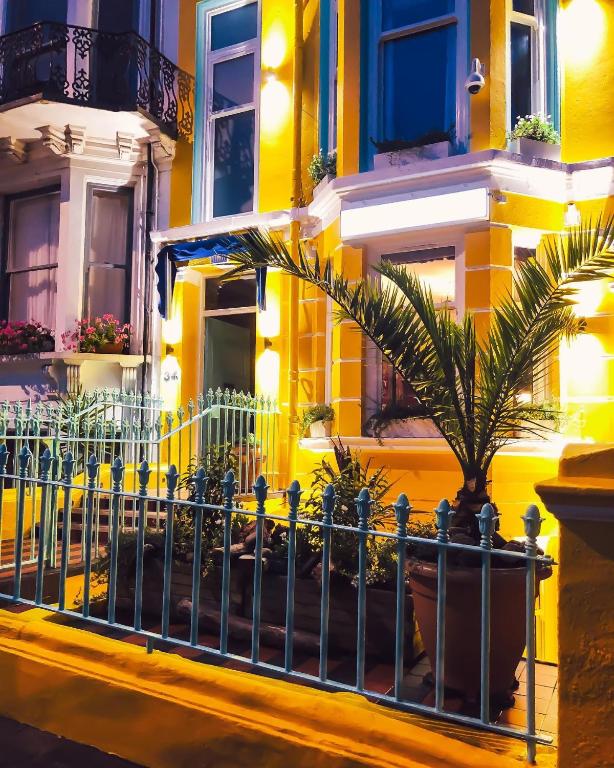 Cavalaire Guest House — Hotel in Brighton and Hove