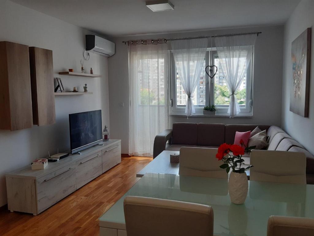 Elena apartmani - 1