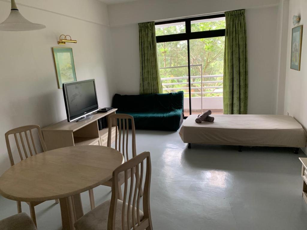 Paul 2 bedroom Ramin A310 serene apartment #702 photo