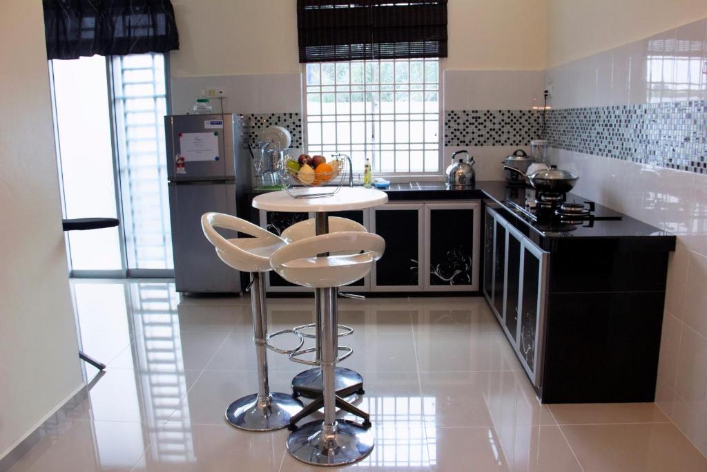Homestay Hj Esmon Parit Raja UTHM photo