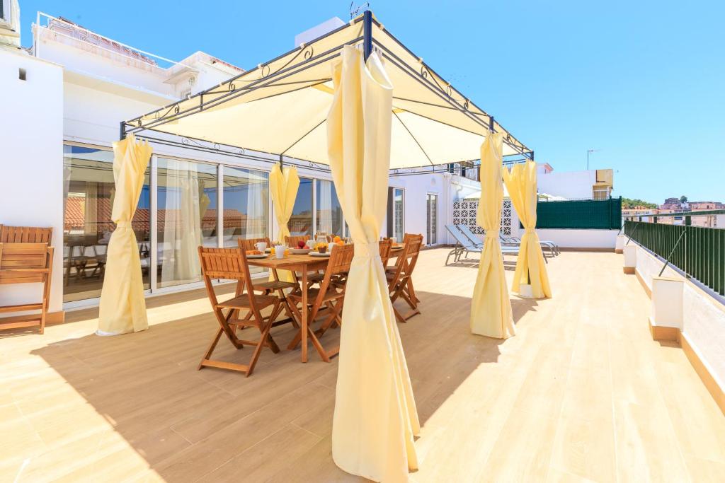 FUN BUILDING TERRACES by HOMEABOUT - 2