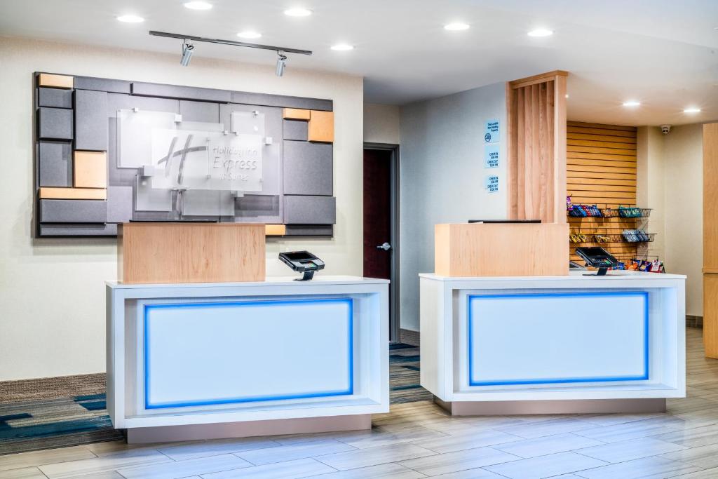 Holiday Inn Express Hotel & Suites Tappahannock photo
