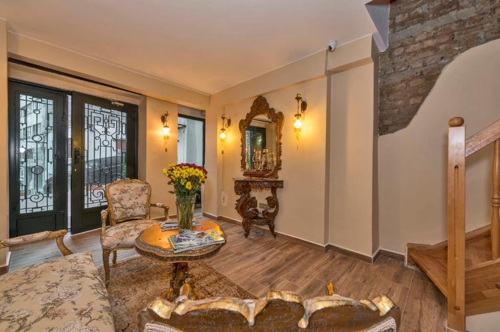 Corner Garden Hotel photo