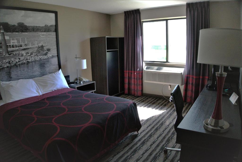 Super 8 By Wyndham Spirit Lake/Okoboji photo
