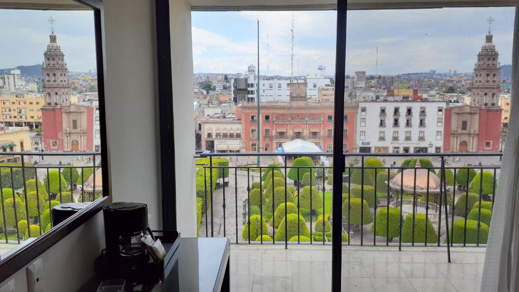 Ramada Plaza Leon photo