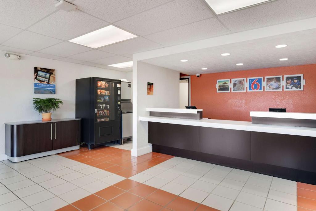 Motel 6-Youngstown, OH photo
