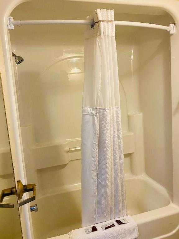 Harrisonville Inn & Suites photo