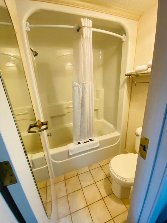 Harrisonville Inn & Suites photo