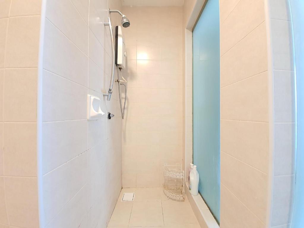 Tropics Damansara Residence by BeeStay [3 Pax] photo