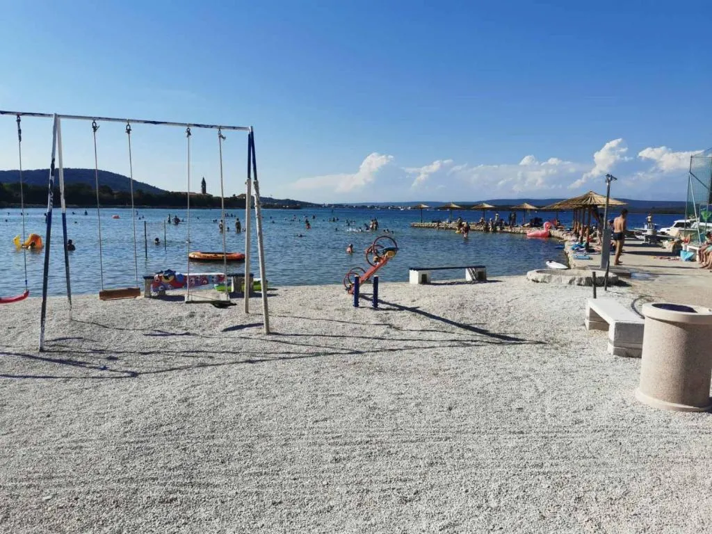 Apartment Lana, hotel in Pašman