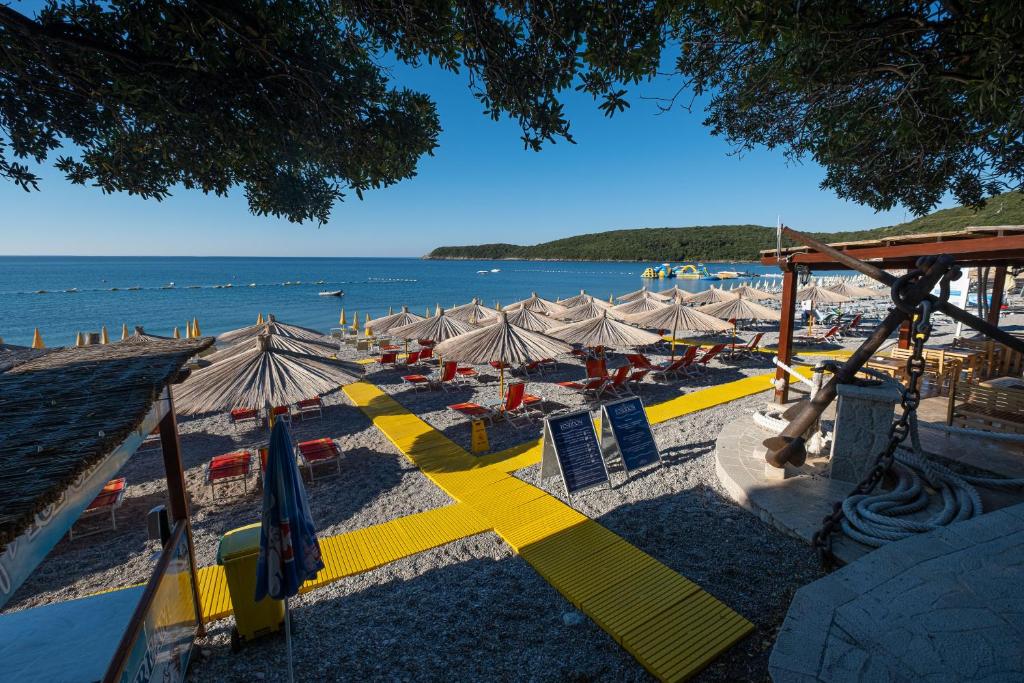 Poseidon The Beach Hotel - 2