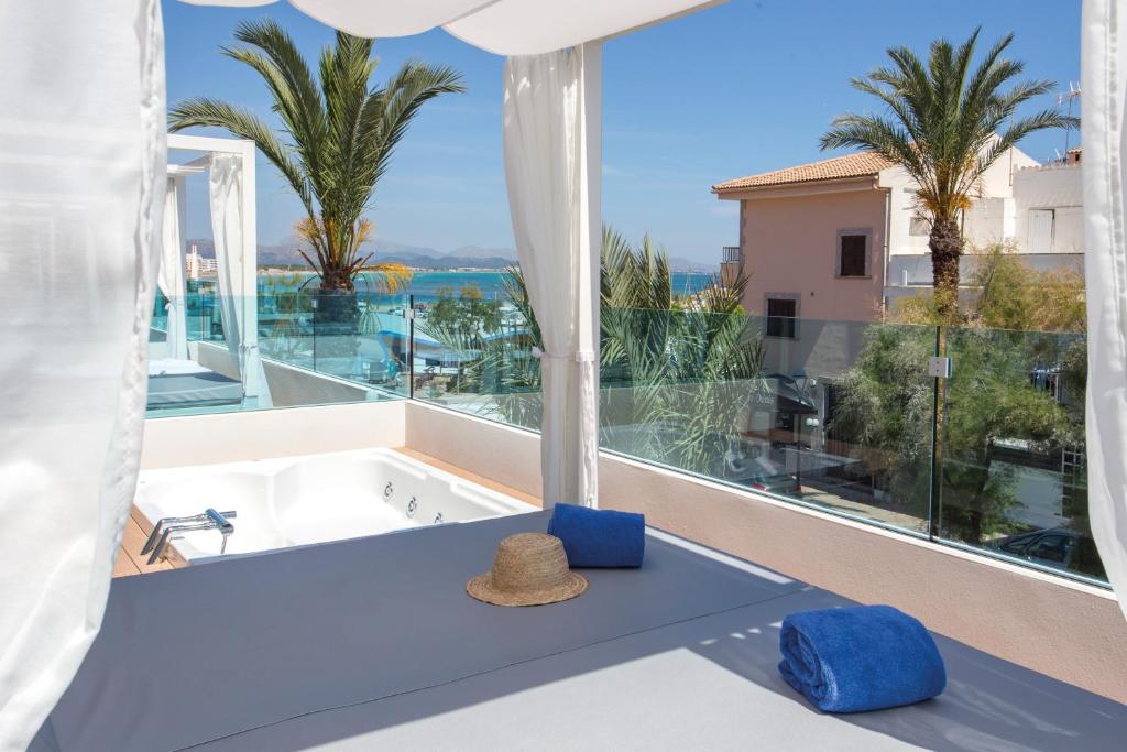 Llaut Boutique Hotel — Hotel rooms in Can Picafort, Balearic Islands