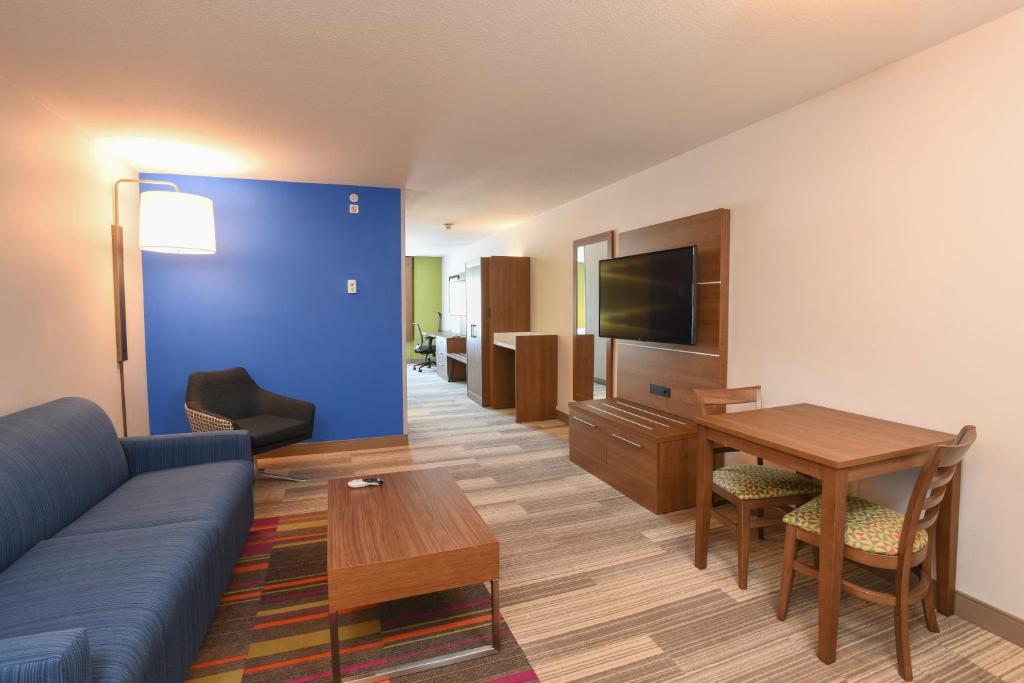Holiday Inn Express Hotel & Suites Richwood - Cincinnati South photo