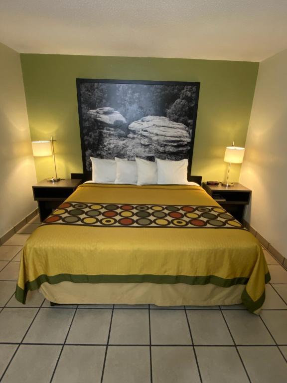 Super 8 By Wyndham Metropolis Photo 6