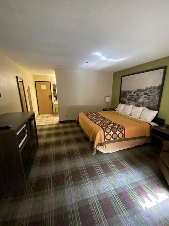 Super 8 By Wyndham Metropolis Photo 8