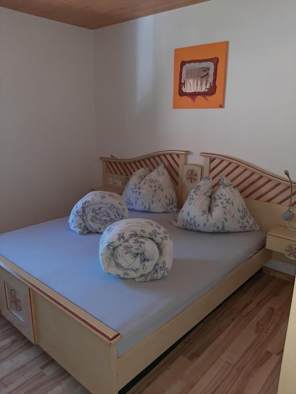 Haus Santorum - 3