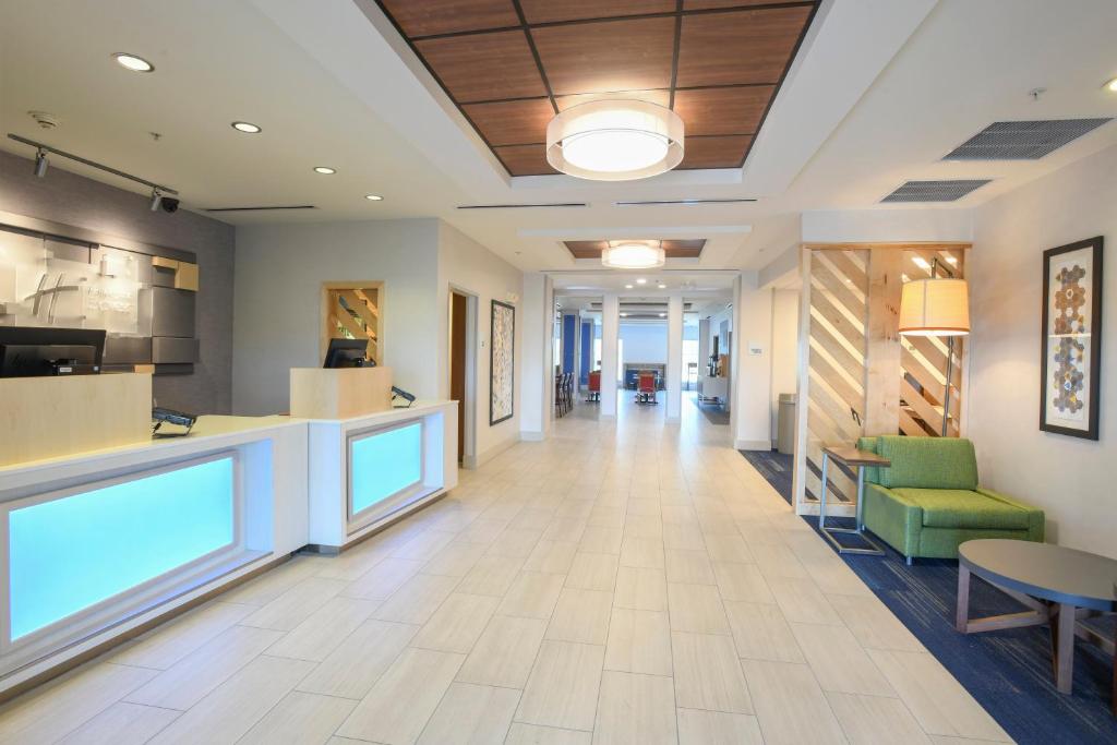 Holiday Inn Express Hotel & Suites Richwood - Cincinnati South photo