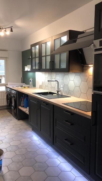 Grand T3- Spacious 2BR Apartement with free parking near city-center Ideal Business & Reims Visits - 5
