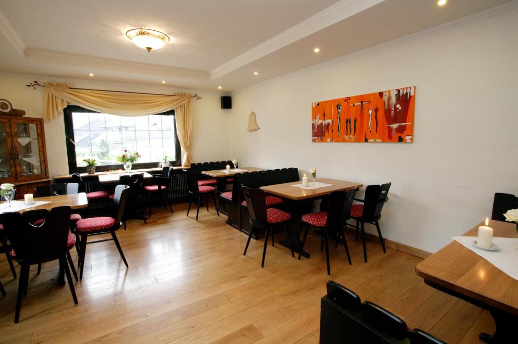 Berggasthof zur Glocke - Dining image