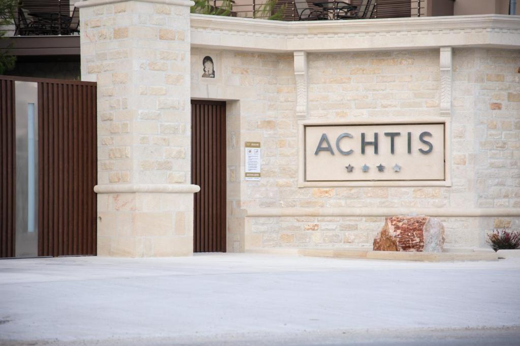 Achtis Hotel — Hotel building in Afytos, Central Macedonia