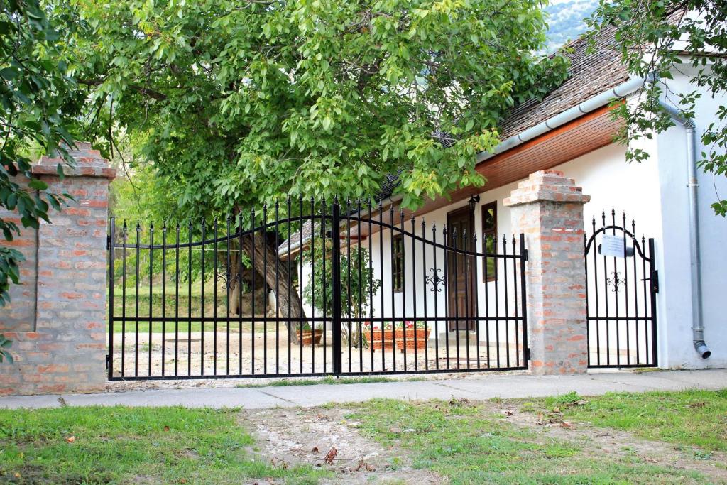 Retro Vendégház, Nagyharsány