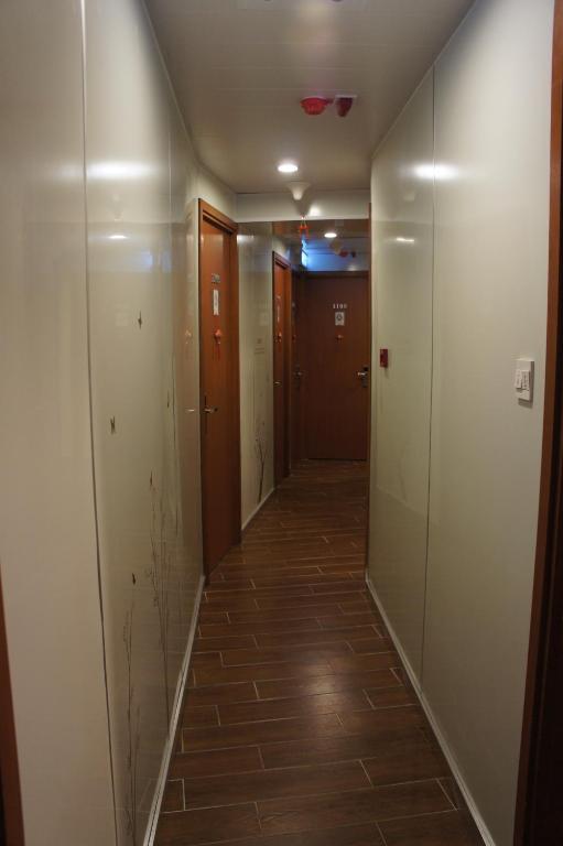 Lobby, Ocean Inn in Hong Kong